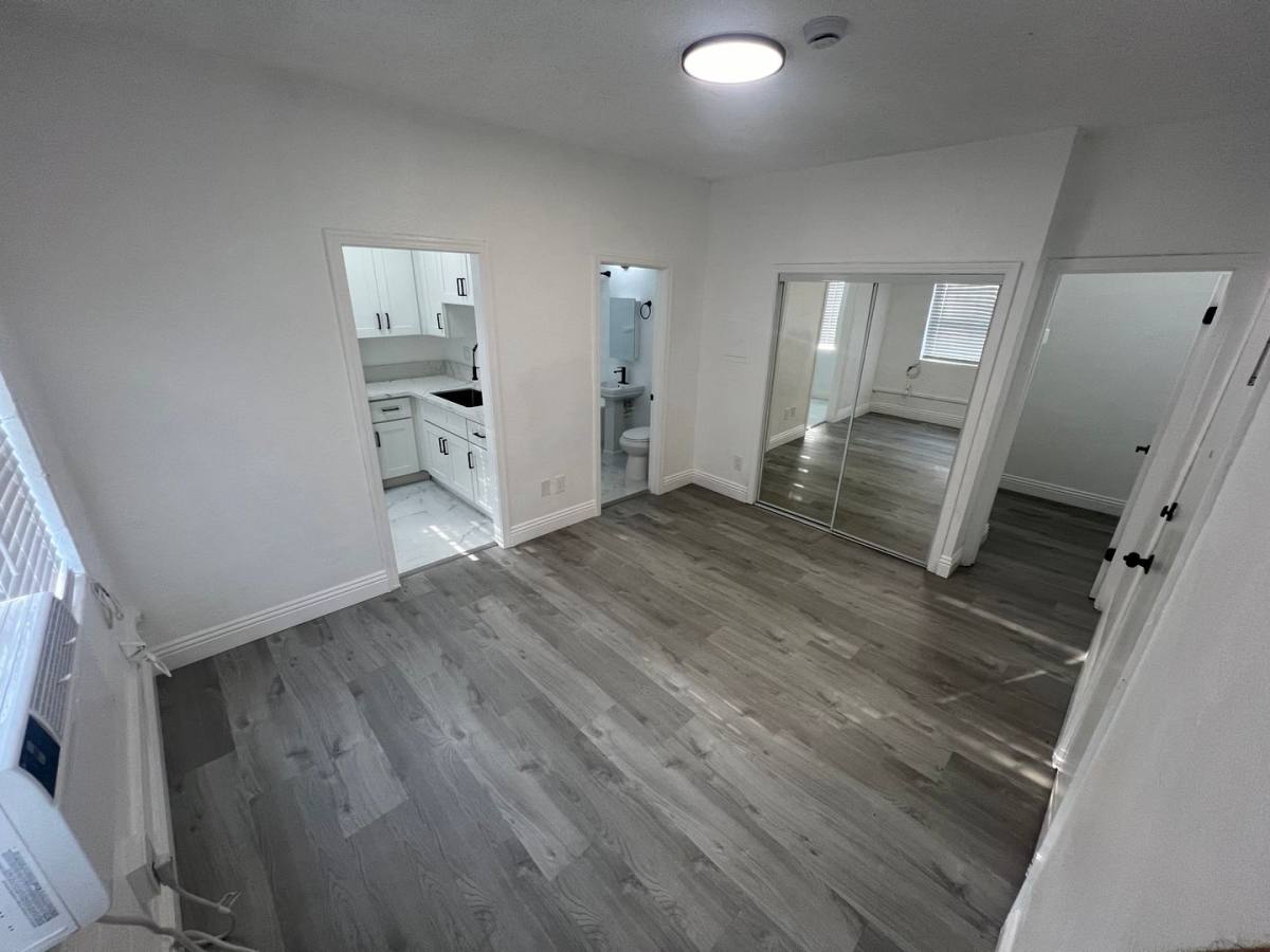 Apartment for rent at 1310 S Wilton Place, Los Angeles, CA 90019