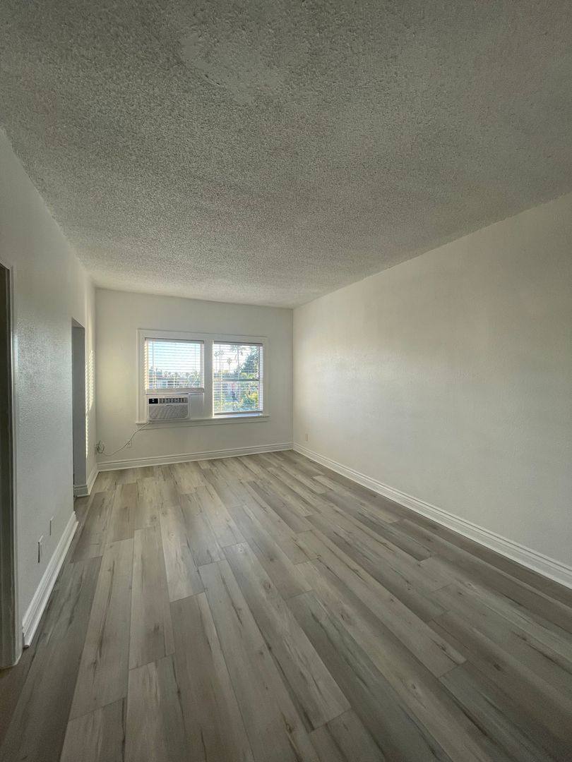 Apartment for rent at 1310 S Wilton Place, Los Angeles, CA 90019