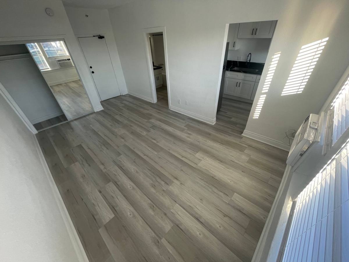 Apartment for rent at 1310 S Wilton Place, Los Angeles, CA 90019