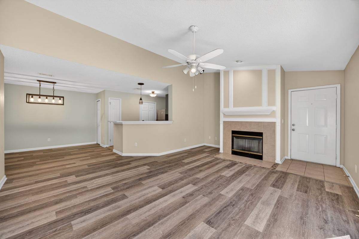 Condo for rent at 13727 Richmond Park Dr, Jacksonville, FL 32224