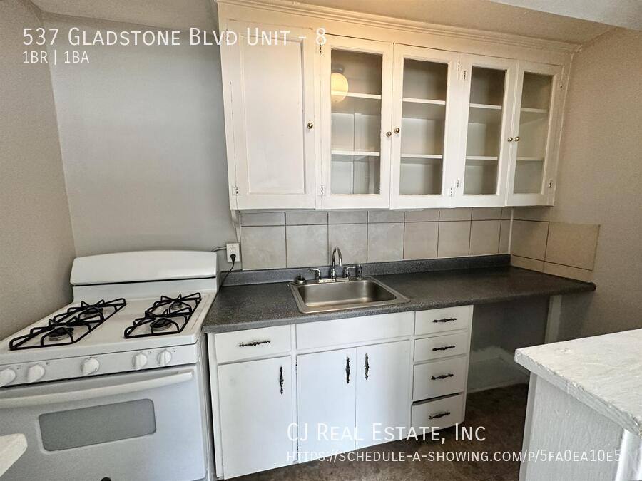 Apartment for rent at 537 Gladstone Blvd #8, Kansas City, MO 64124