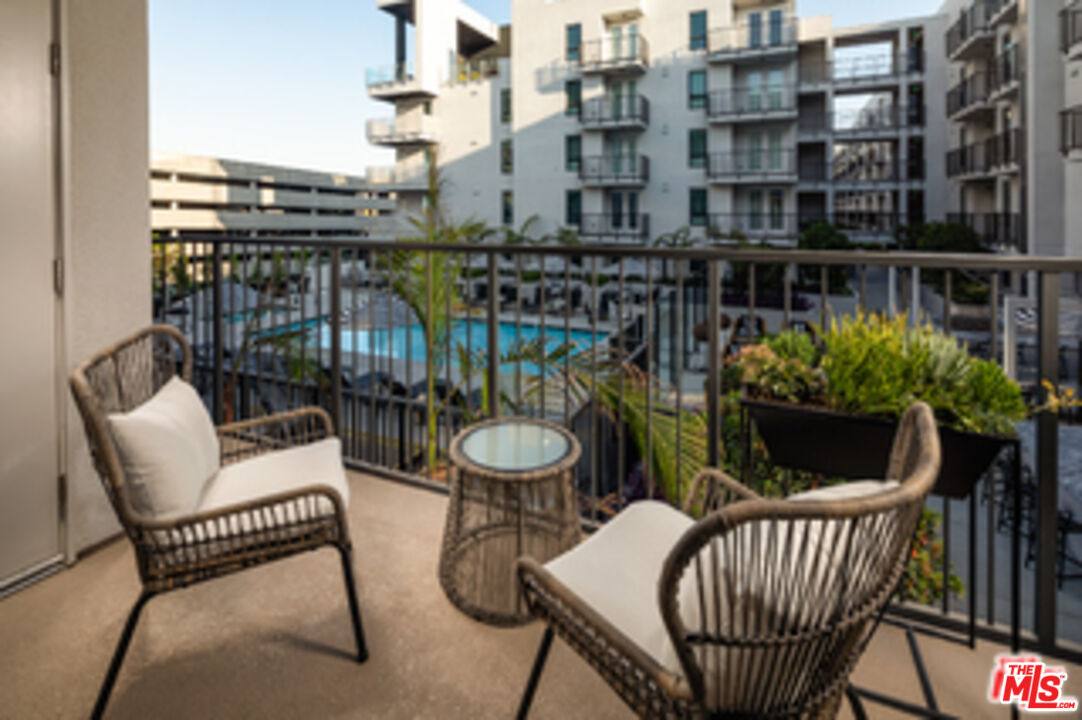 Apartment for rent at 687 S Hobart Blvd #722, Los Angeles, CA 90005