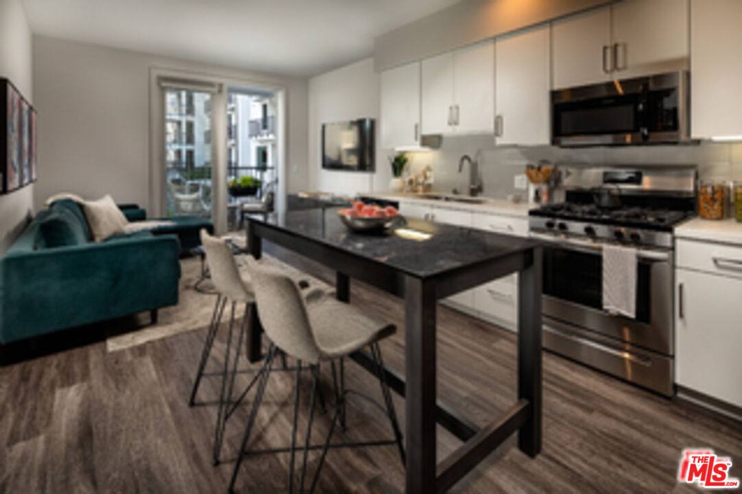 Apartment for rent at 687 S Hobart Blvd #722, Los Angeles, CA 90005