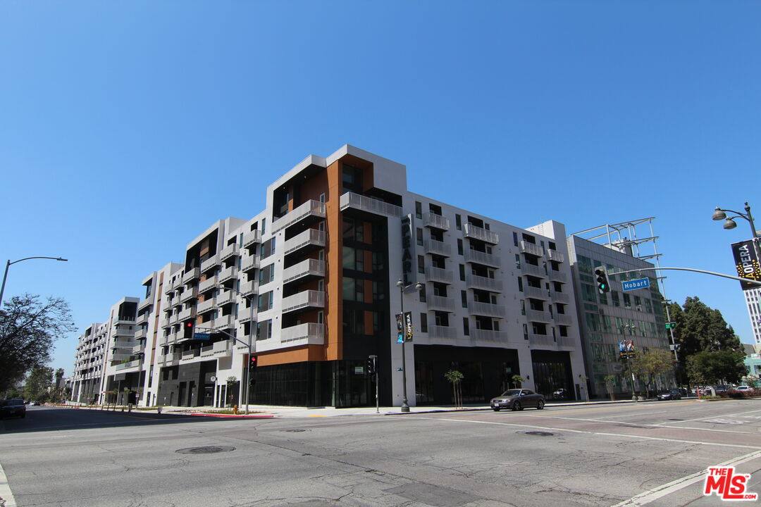 Apartment for rent at 687 S Hobart Blvd #722, Los Angeles, CA 90005
