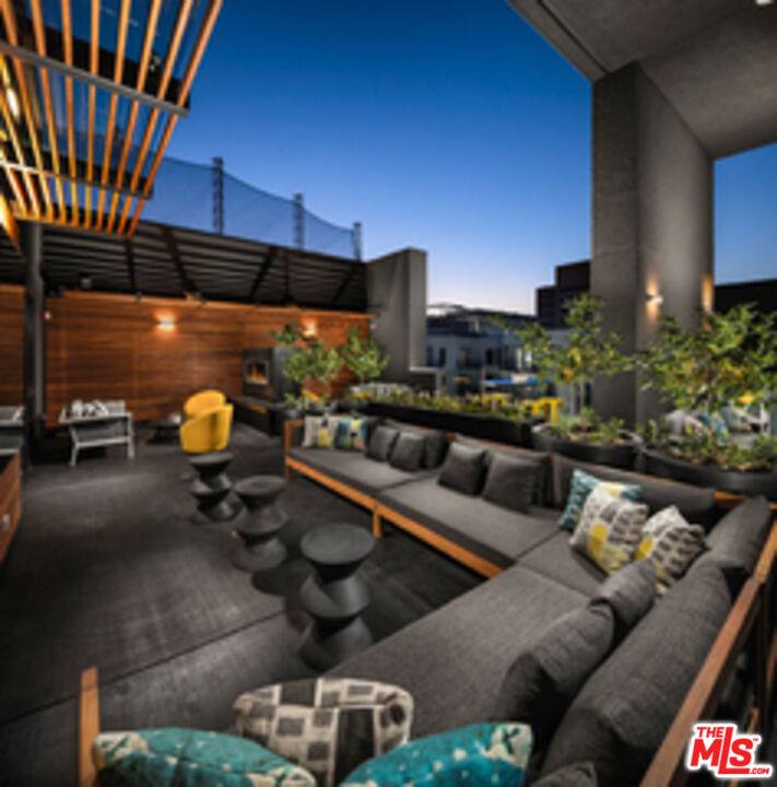 Apartment for rent at 687 S Hobart Blvd #722, Los Angeles, CA 90005