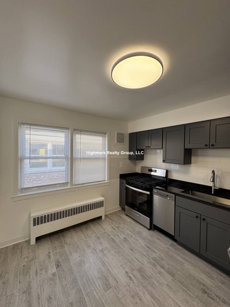 Apartment for rent at 2752 W N Shore Ave, Chicago, IL 60645