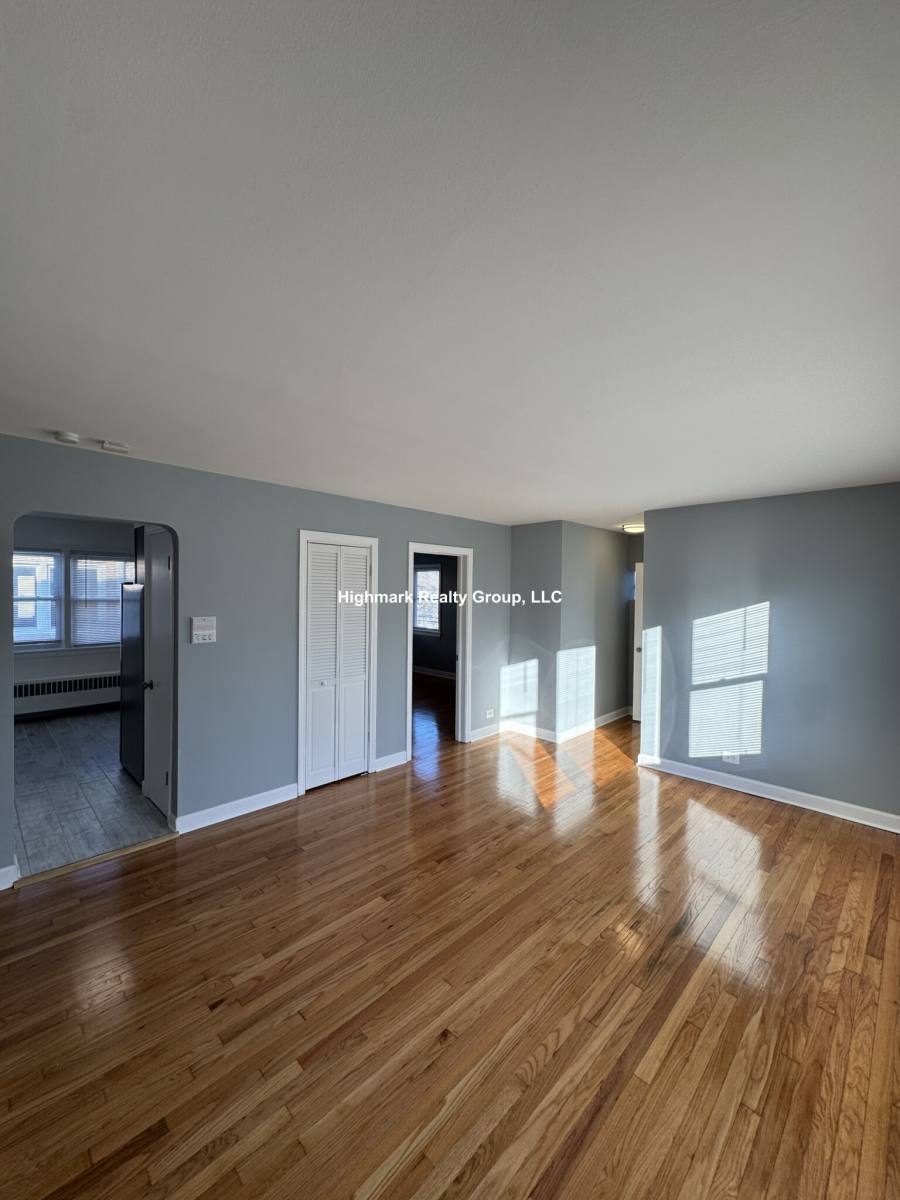 Apartment for rent at 2752 W N Shore Ave, Chicago, IL 60645