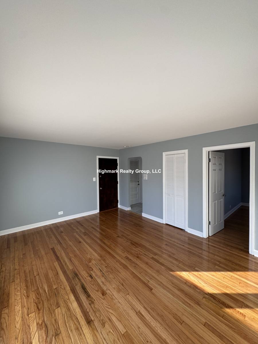 Apartment for rent at 2752 W N Shore Ave, Chicago, IL 60645
