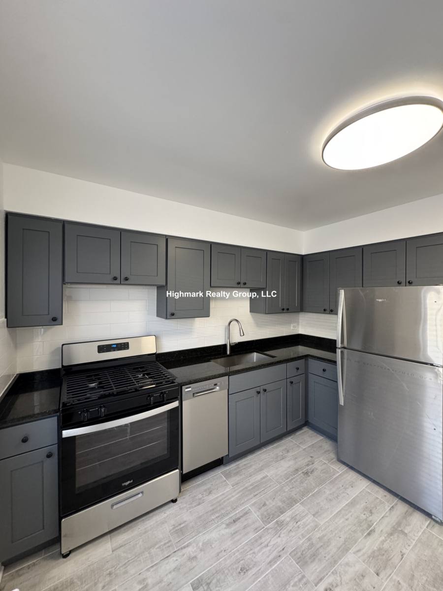 Apartment for rent at 2752 W N Shore Ave, Chicago, IL 60645