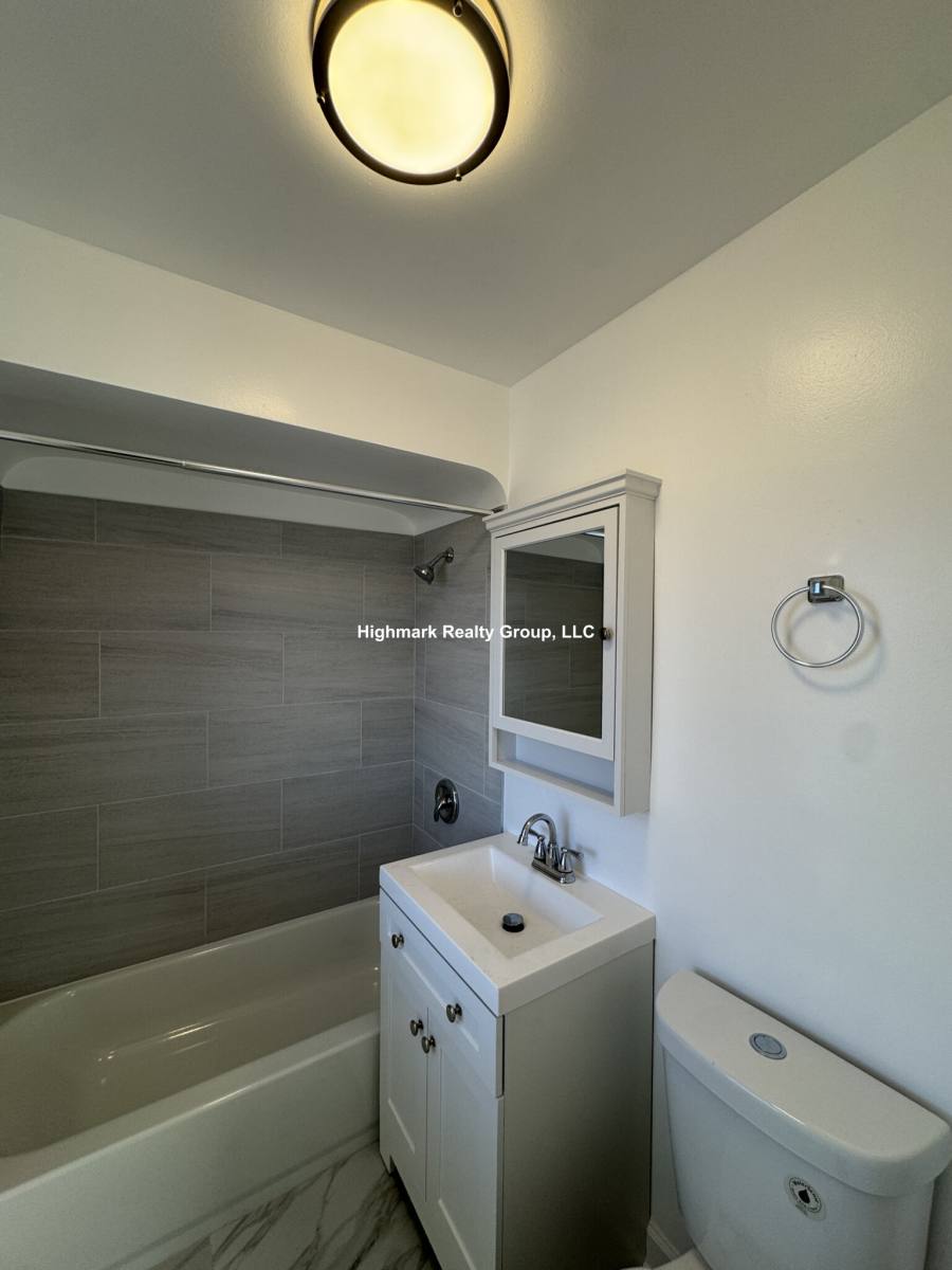 Apartment for rent at 2752 W N Shore Ave, Chicago, IL 60645