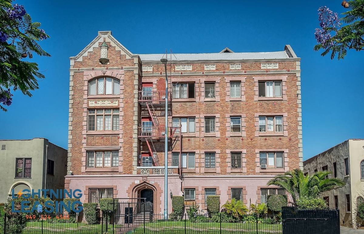 Apartment for rent at 1517 1 2 S Wilton Place #108D, Los Angeles, CA 90019