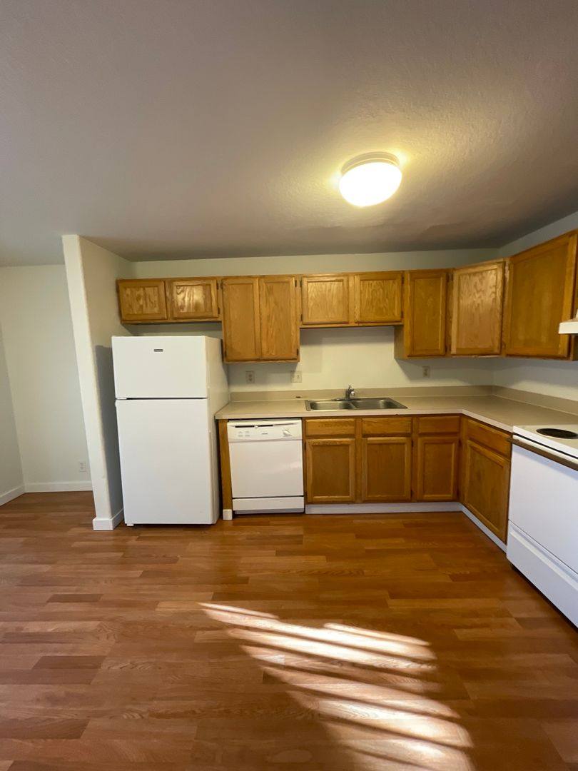 Apartment for rent at 405 NW 17th St, Redmond, OR 97756