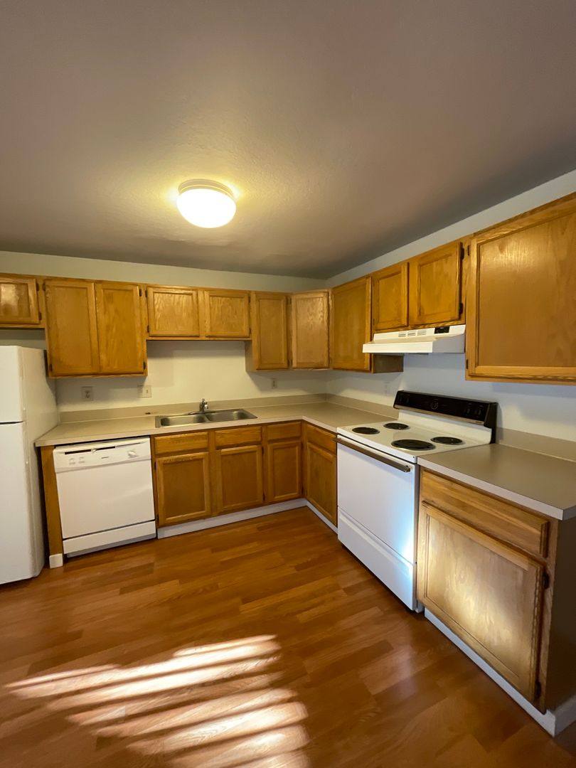 Apartment for rent at 405 NW 17th St, Redmond, OR 97756