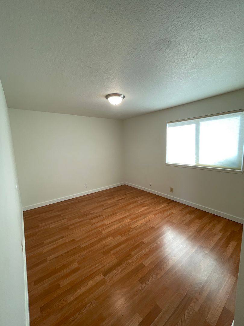 Apartment for rent at 405 NW 17th St, Redmond, OR 97756