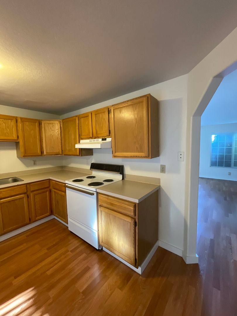 Apartment for rent at 405 NW 17th St, Redmond, OR 97756