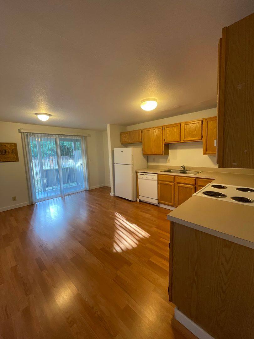 Apartment for rent at 405 NW 17th St, Redmond, OR 97756