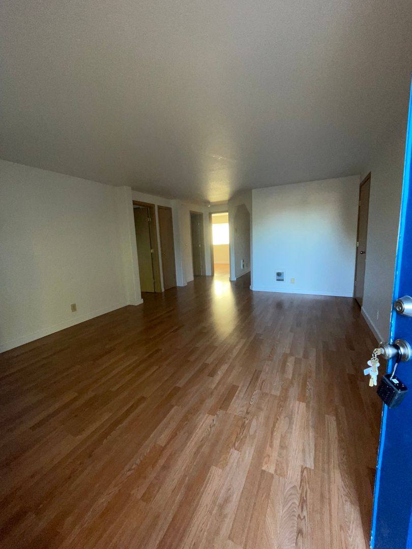 Apartment for rent at 405 NW 17th St, Redmond, OR 97756