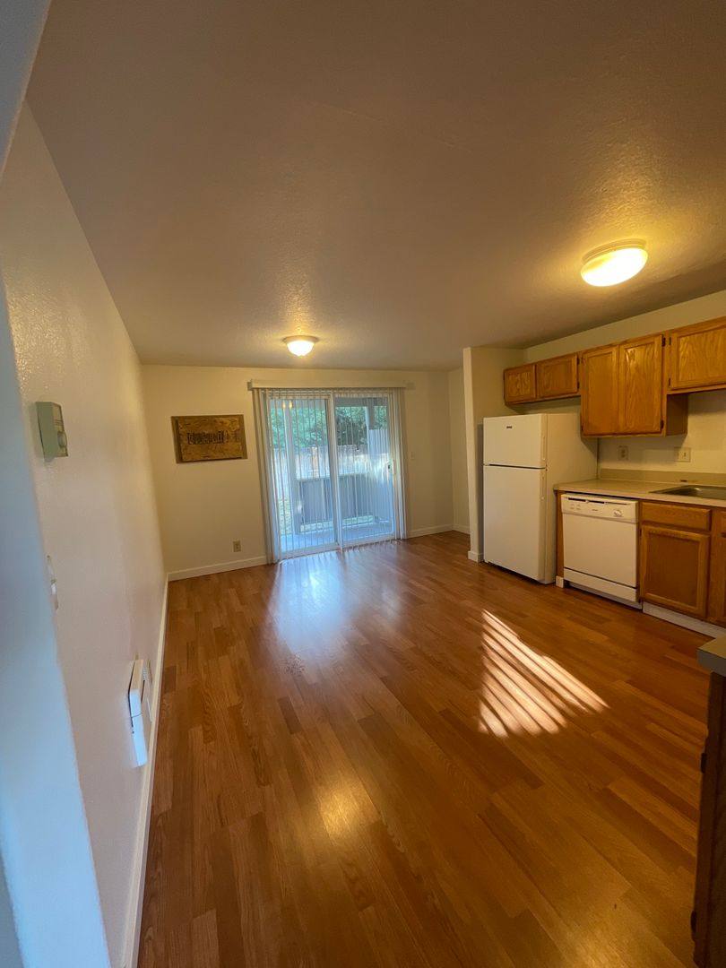 Apartment for rent at 405 NW 17th St, Redmond, OR 97756