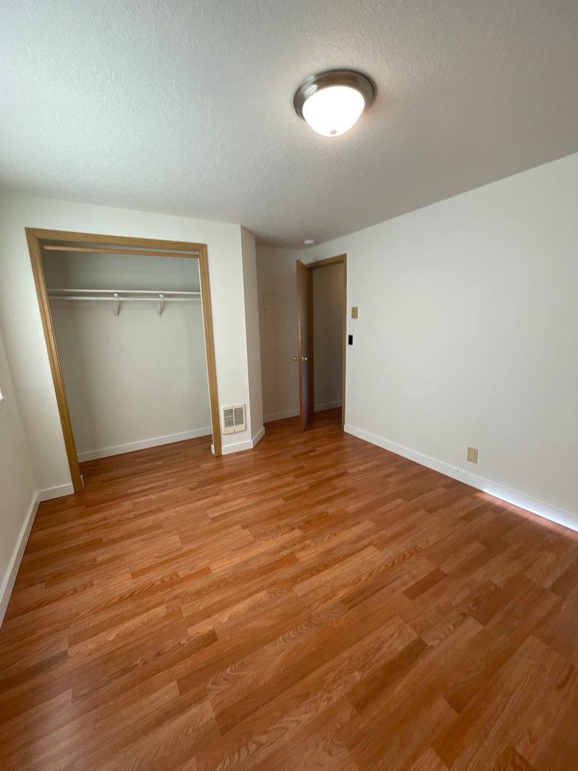 Apartment for rent at 405 NW 17th St, Redmond, OR 97756