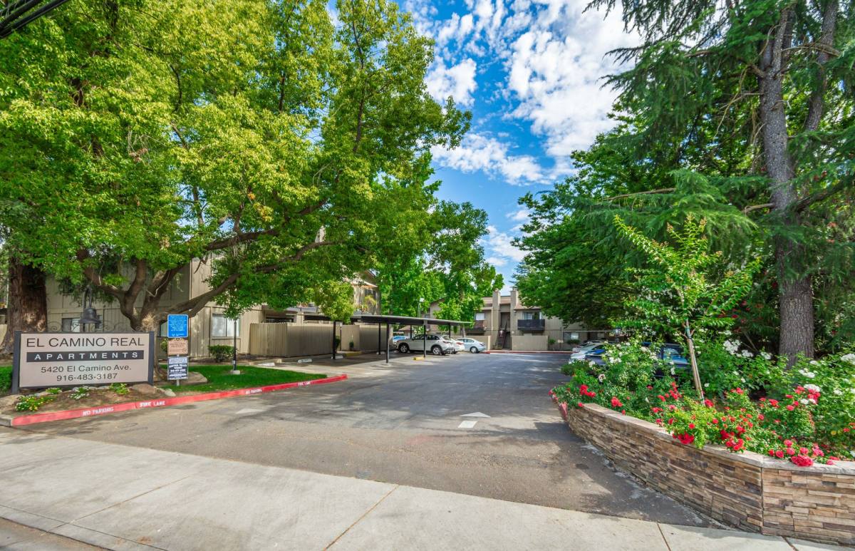 Apartment for rent at 5420 El Camino Ave, Carmichael, CA 95608