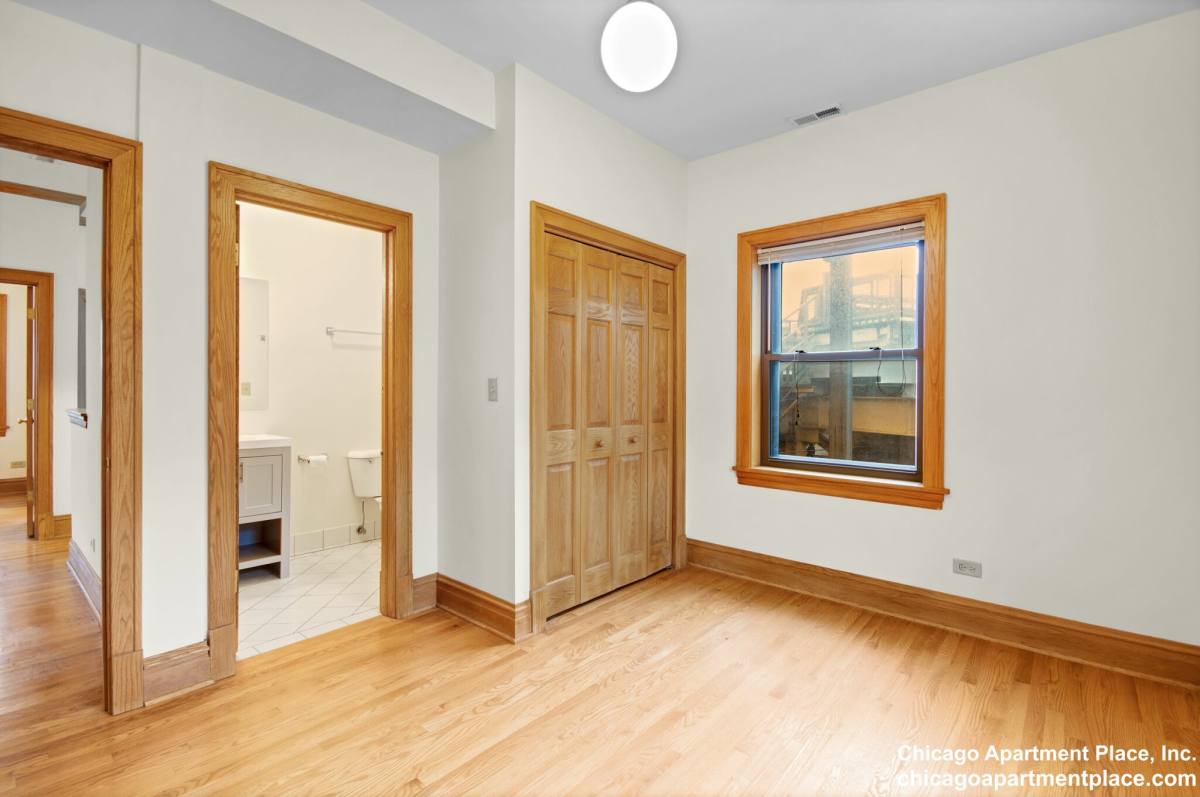 Apartment for rent at 1809 W Patterson Ave #2, Chicago, IL 60613