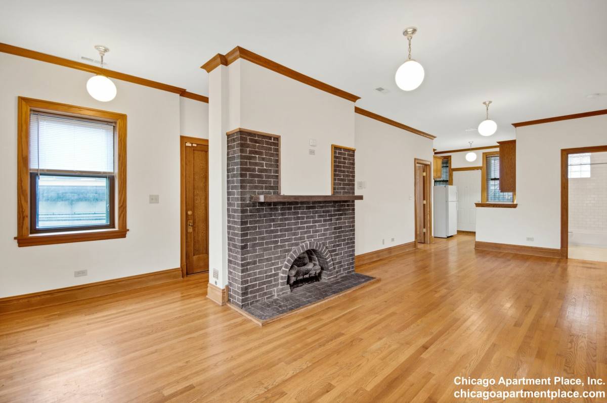 Apartment for rent at 1809 W Patterson Ave #2, Chicago, IL 60613
