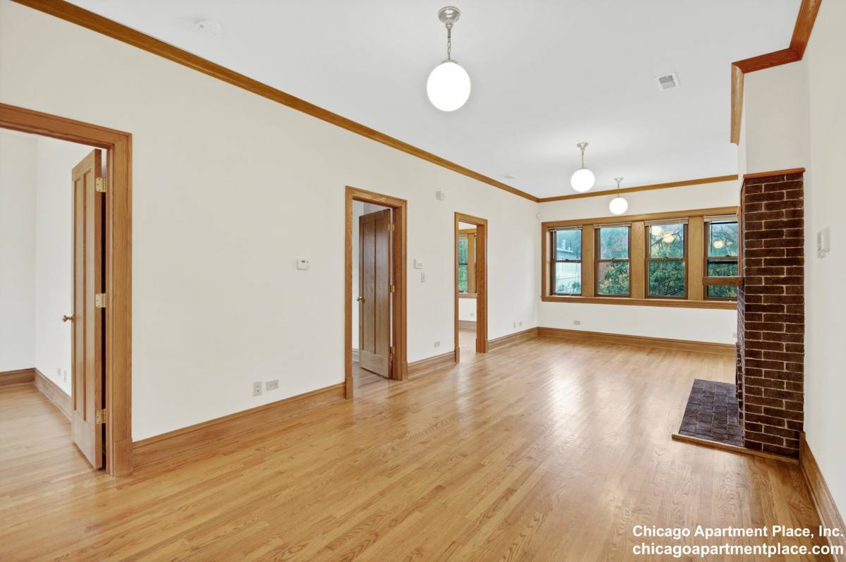 Apartment for rent at 1809 W Patterson Ave #2, Chicago, IL 60613