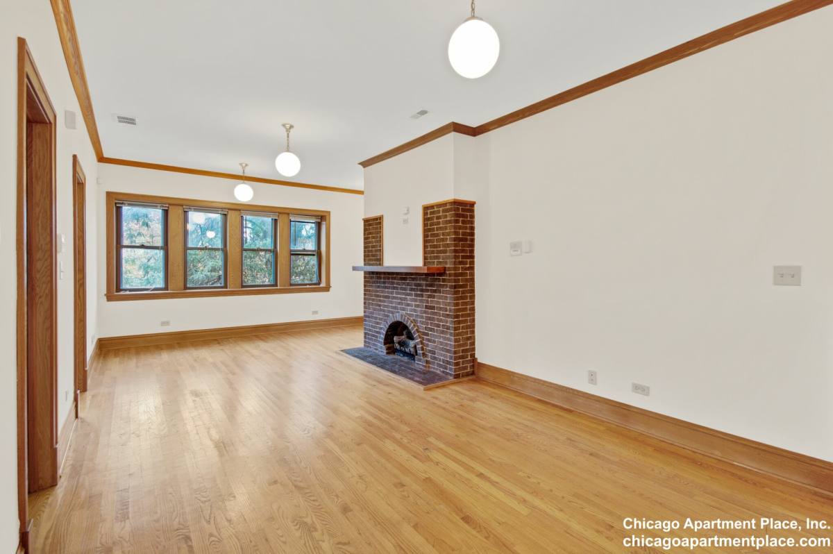 Apartment for rent at 1809 W Patterson Ave #2, Chicago, IL 60613