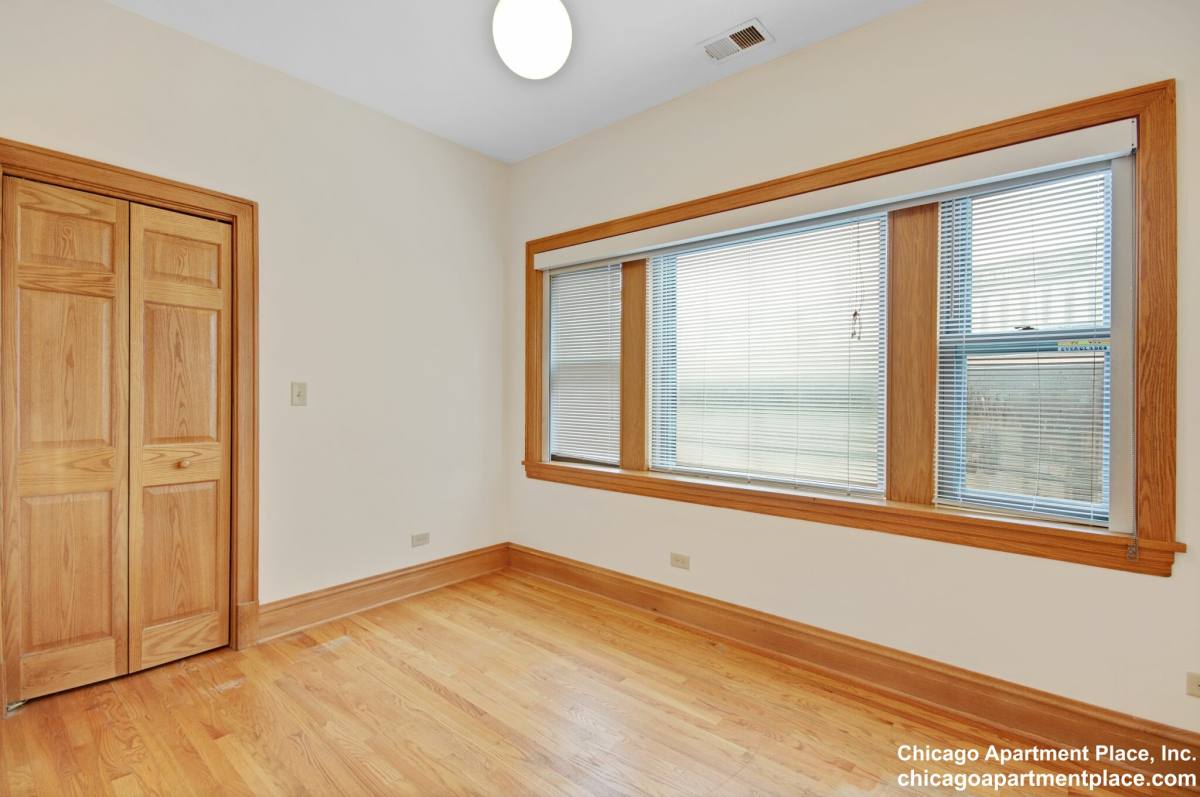 Apartment for rent at 1809 W Patterson Ave #2, Chicago, IL 60613