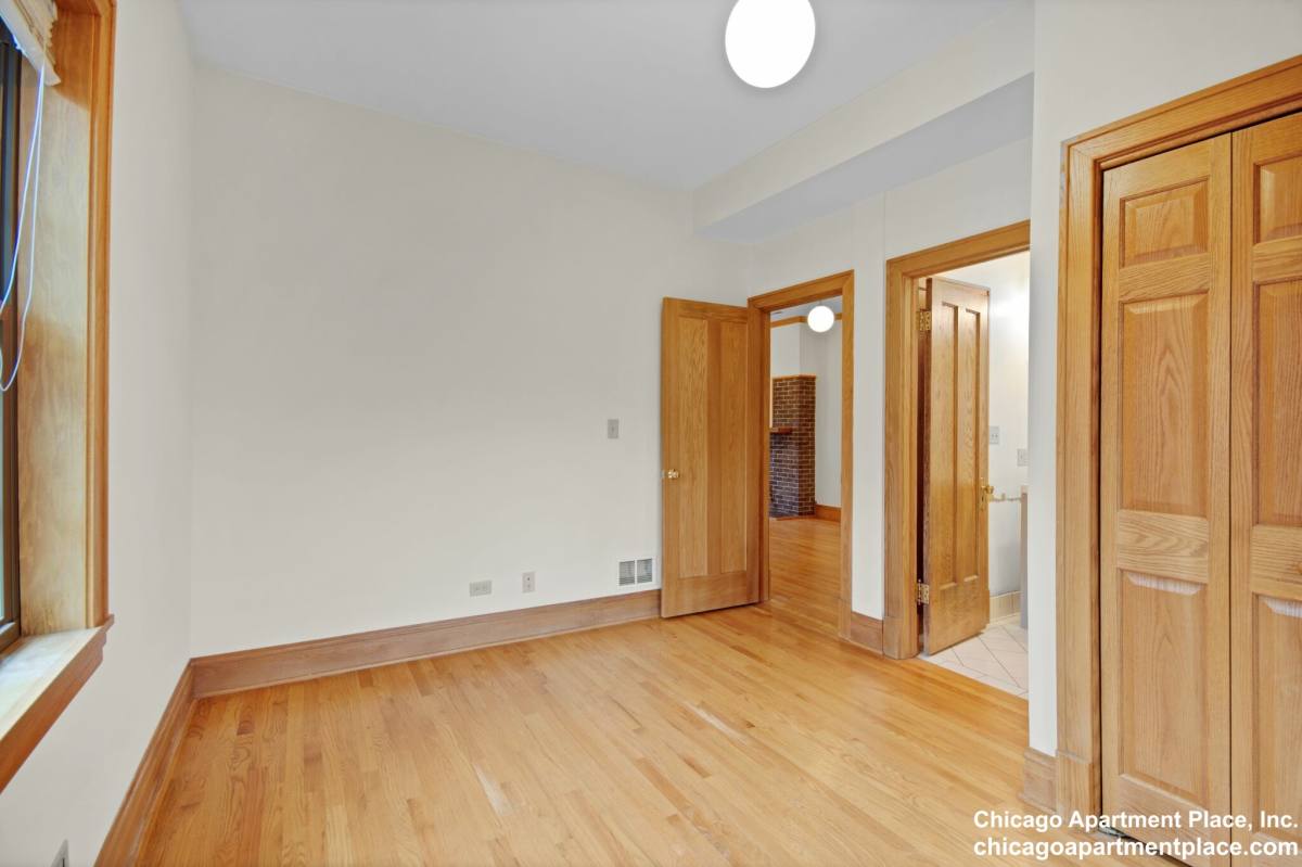 Apartment for rent at 1809 W Patterson Ave #2, Chicago, IL 60613