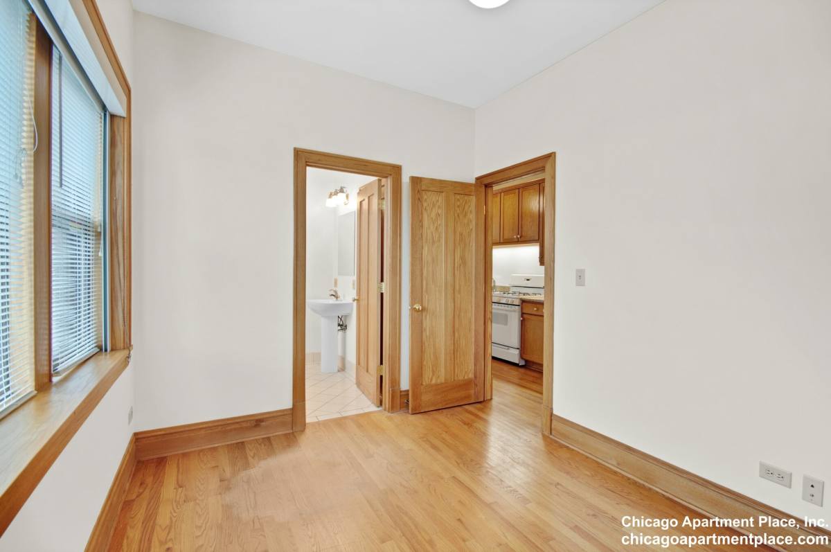 Apartment for rent at 1809 W Patterson Ave #2, Chicago, IL 60613