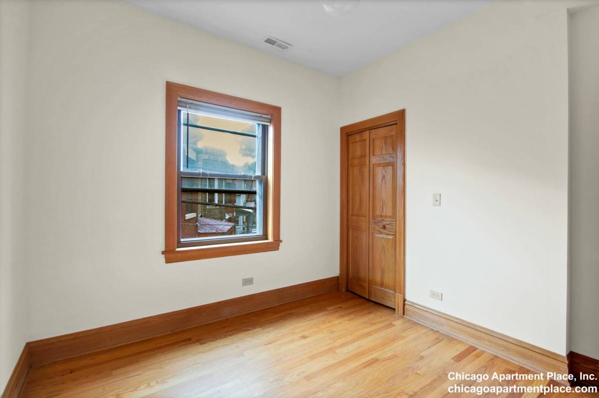 Apartment for rent at 1809 W Patterson Ave #2, Chicago, IL 60613