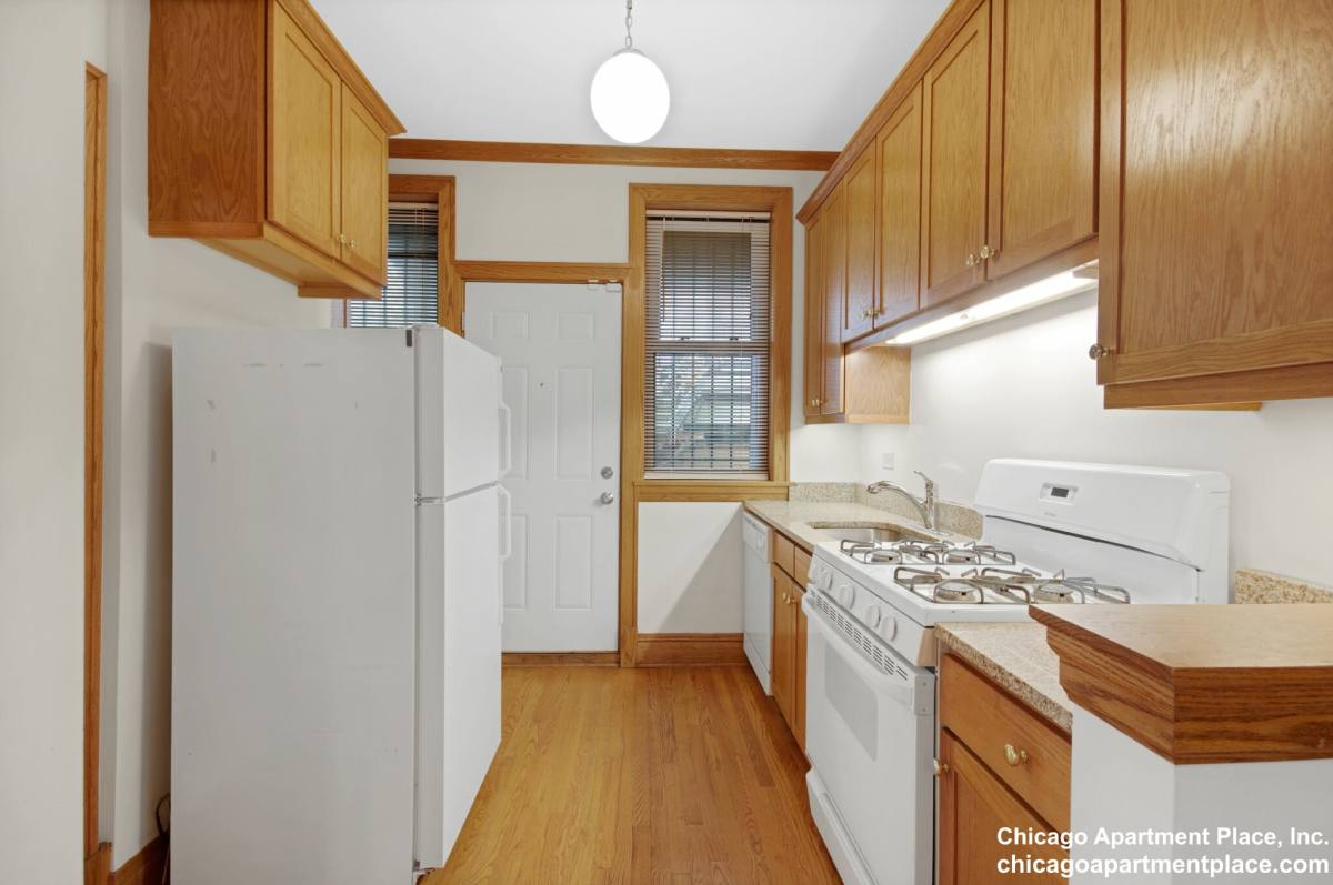 Apartment for rent at 1809 W Patterson Ave #2, Chicago, IL 60613