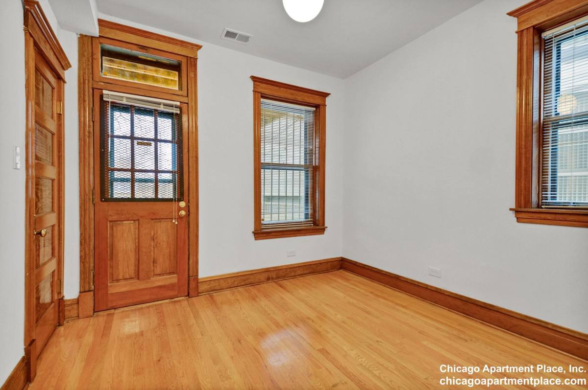 Apartment for rent at 1826 W Patterson Ave #1, Chicago, IL 60613