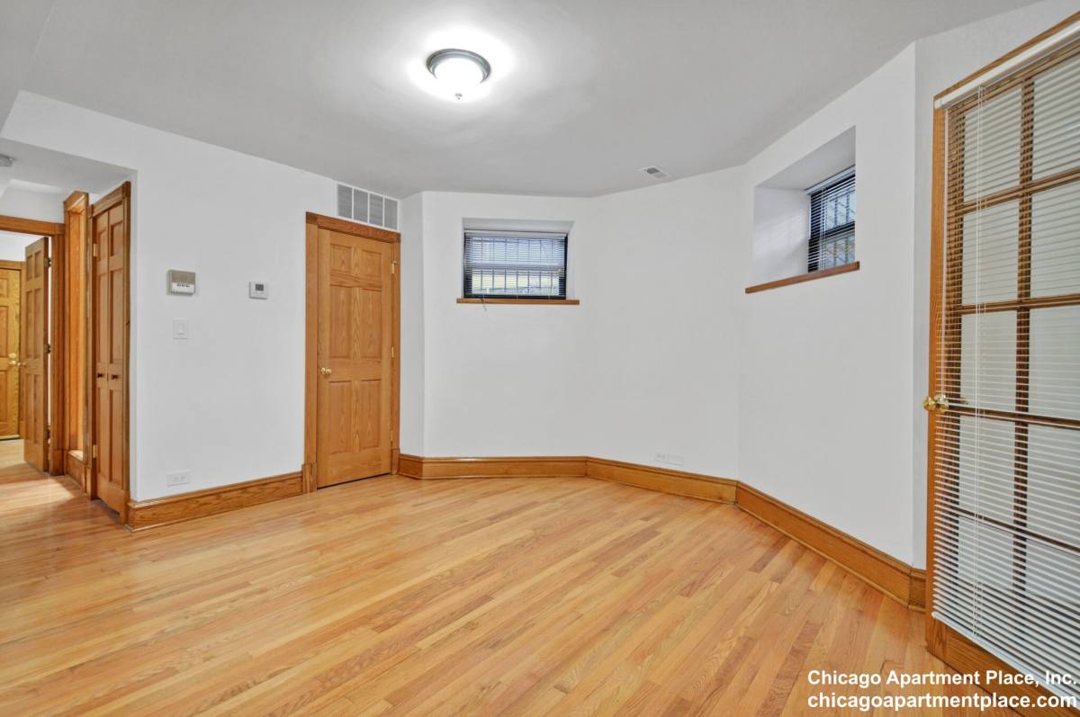 Apartment for rent at 1826 W Patterson Ave #1, Chicago, IL 60613