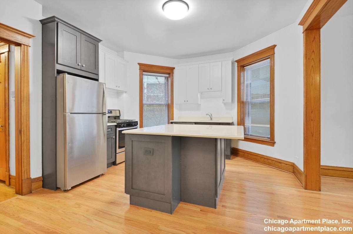 Apartment for rent at 1826 W Patterson Ave #1, Chicago, IL 60613