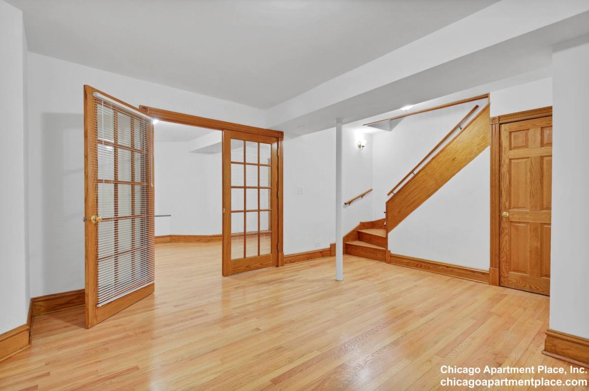 Apartment for rent at 1826 W Patterson Ave #1, Chicago, IL 60613