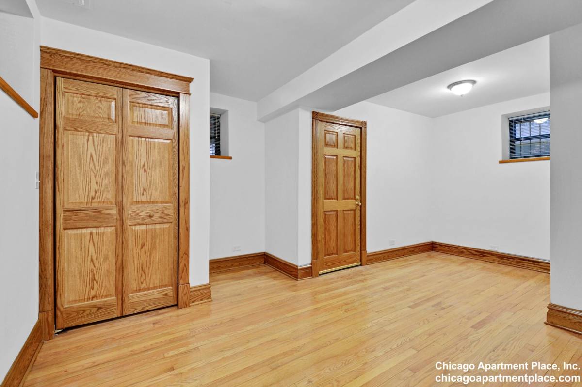 Apartment for rent at 1826 W Patterson Ave #1, Chicago, IL 60613