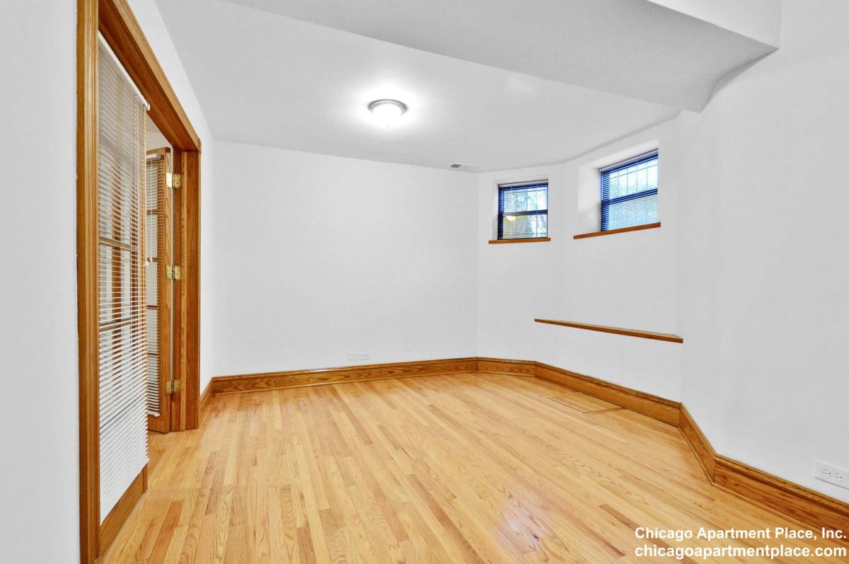 Apartment for rent at 1826 W Patterson Ave #1, Chicago, IL 60613