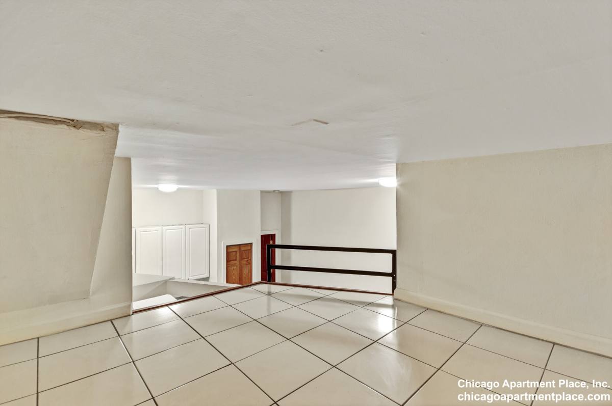 Apartment for rent at 611 W Briar Place #103, Chicago, IL 60657
