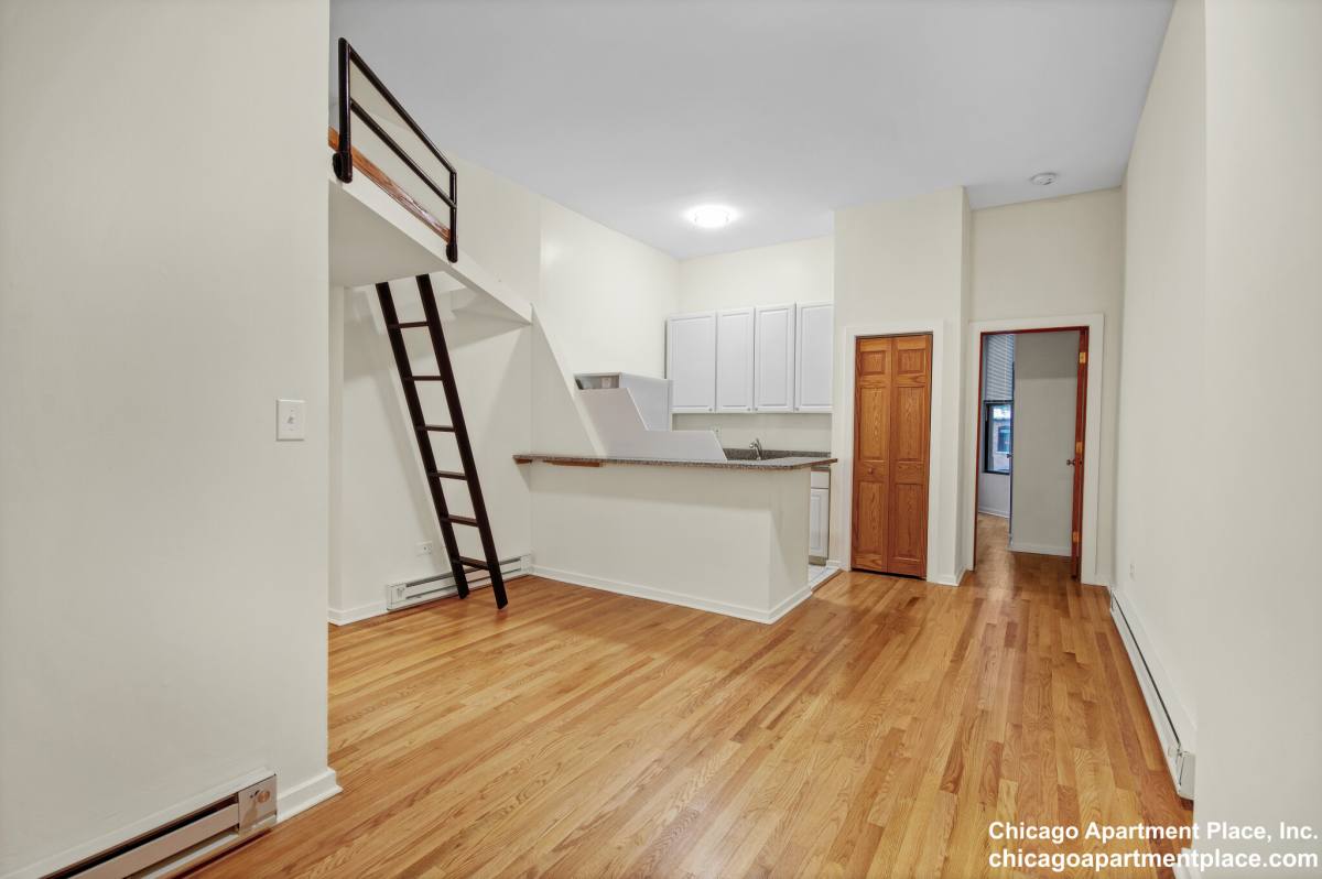 Apartment for rent at 611 W Briar Place #103, Chicago, IL 60657
