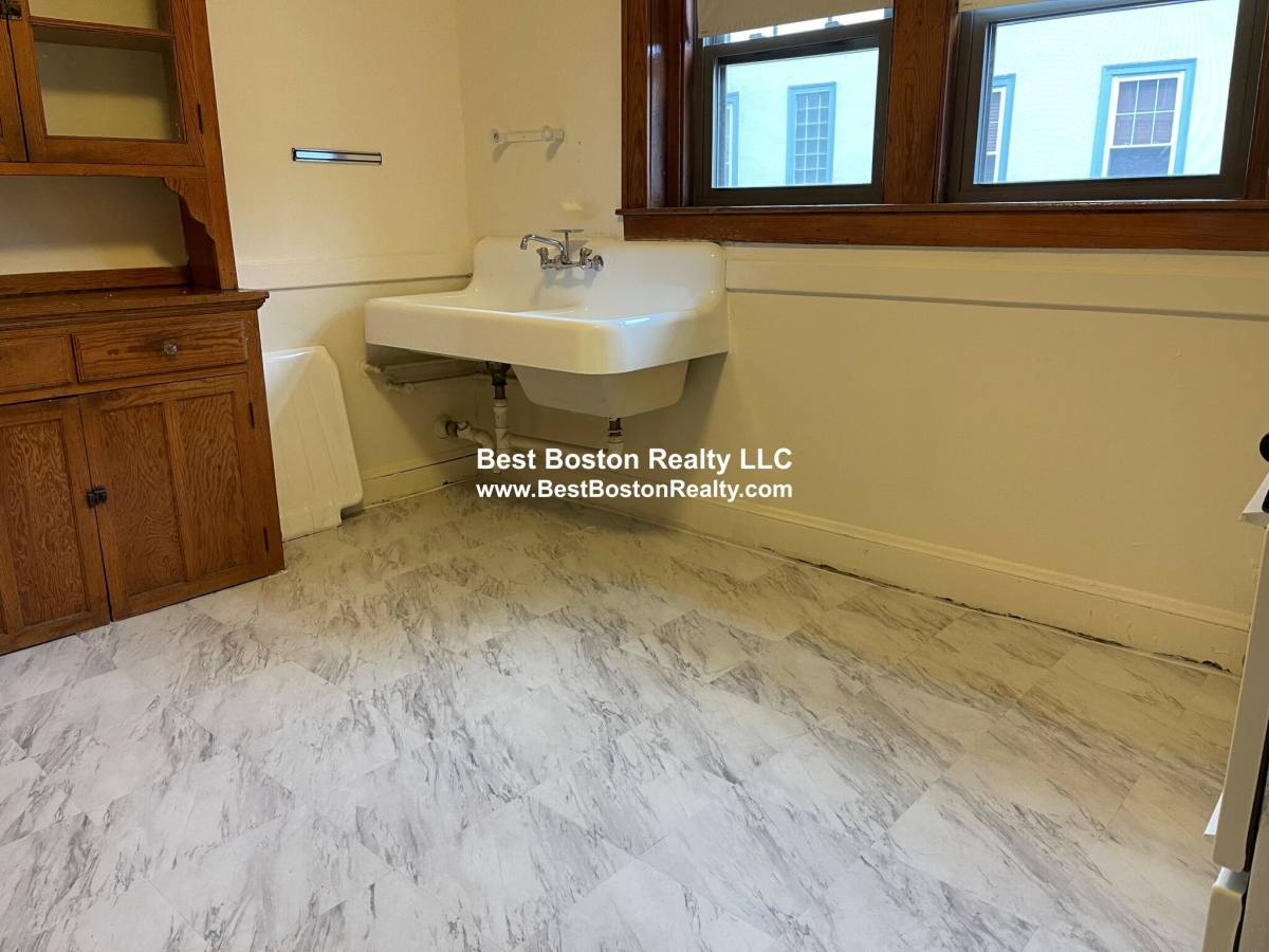 Apartment for rent at 22 W Wyoming #26, Melrose, MA 02176