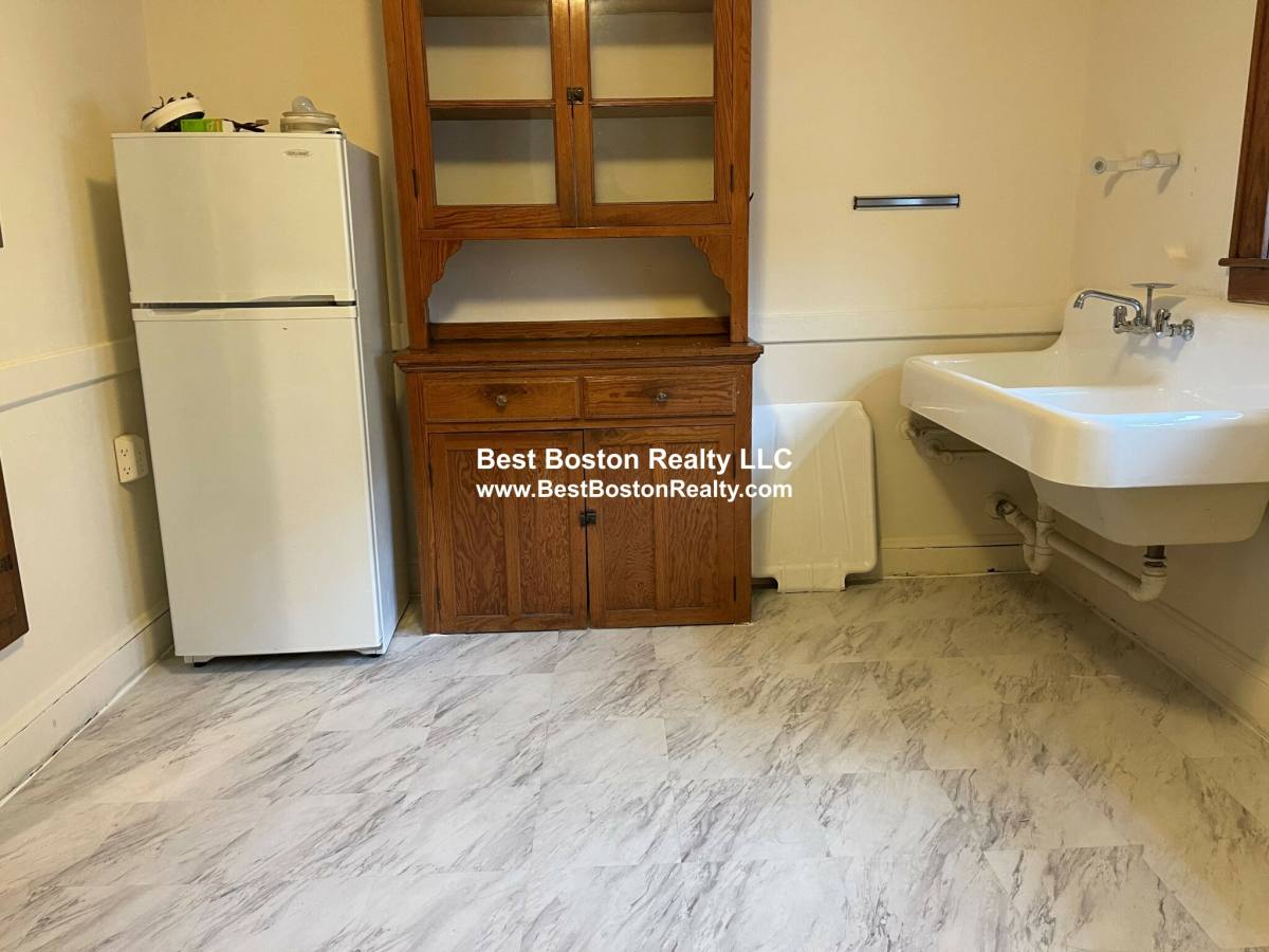 Apartment for rent at 22 W Wyoming #26, Melrose, MA 02176