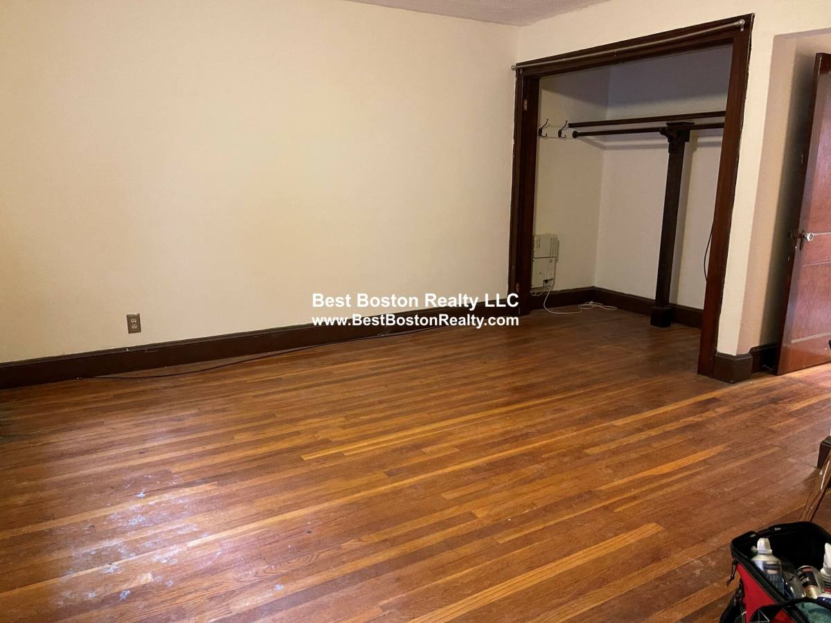 Apartment for rent at 22 W Wyoming #26, Melrose, MA 02176
