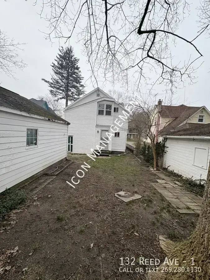 Apartment for rent at 132 Reed Ave #1, Kalamazoo, MI 49001