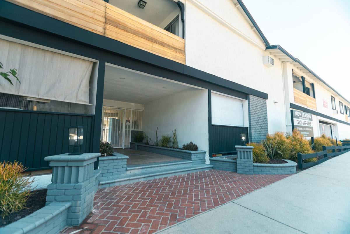 Apartment for rent at 18407 Dearborn St, Northridge, CA 91325