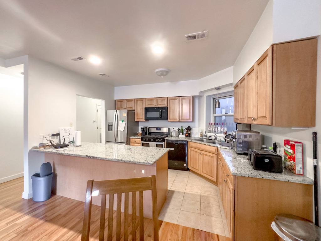 Apartment for rent at 6711 Sheridan #S3, Chicago, IL 60626