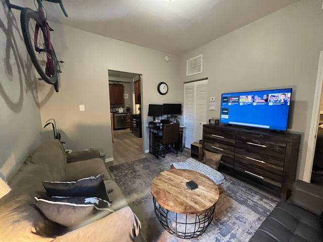 Apartment for rent at 2039 N Honore St #2R, Chicago, IL 60614