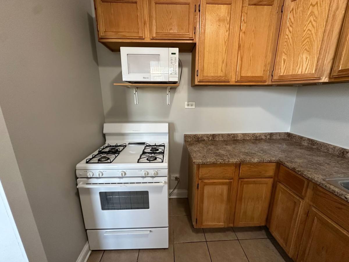 Apartment for rent at 2200-04 N Avers Ave 3834-40 W Palmer St, Chicago, IL 60625