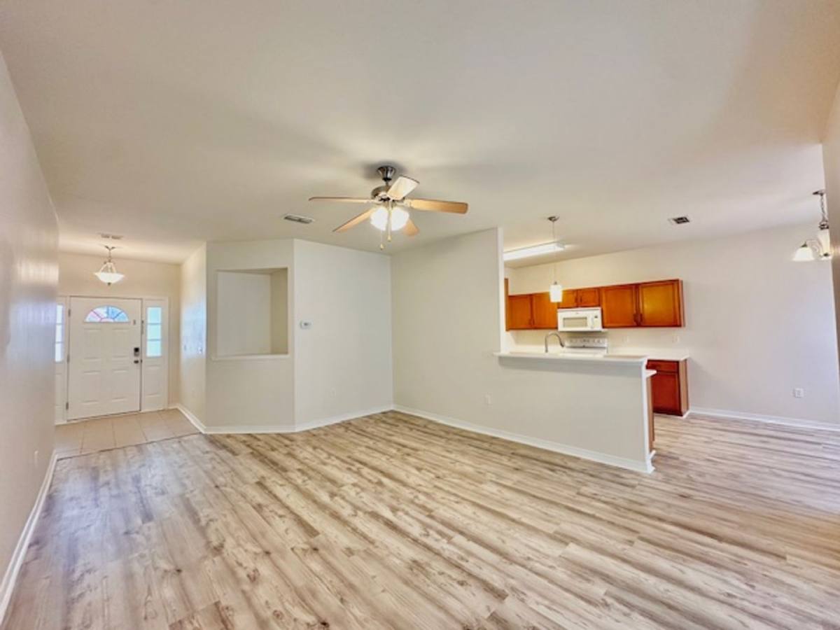 House for rent at 609 Prairie St, Crestview, FL 32536